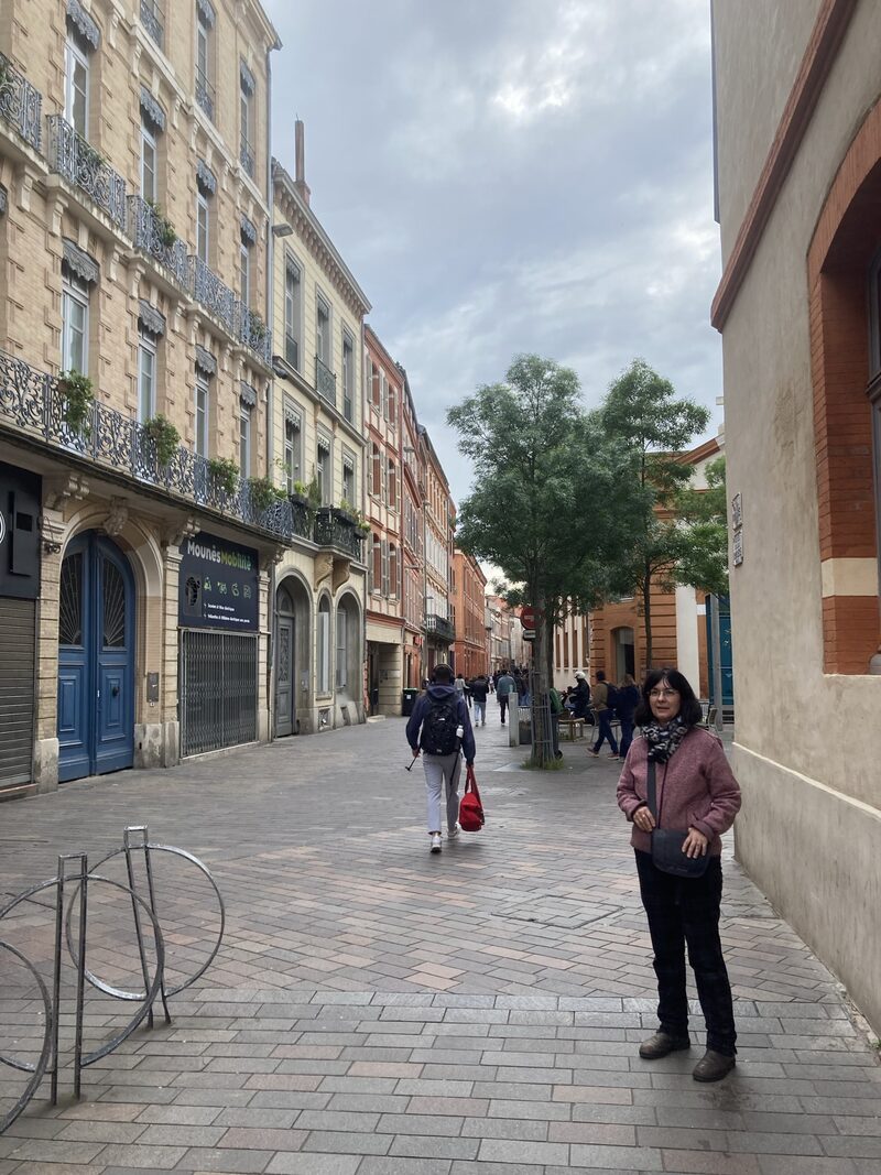 Andrea Stamm in der Rue Pargaminières