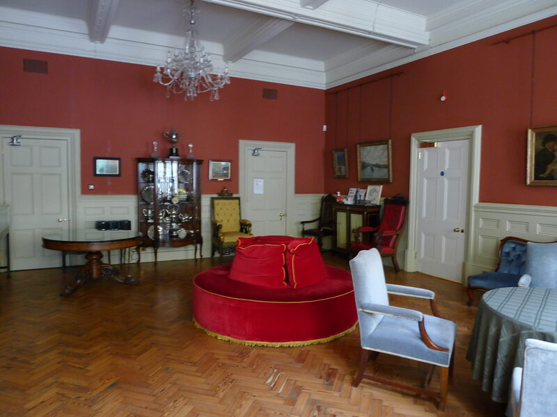 Das Empfangszimmer des Mayors mit Möbeln aus napoleonischer Zeit